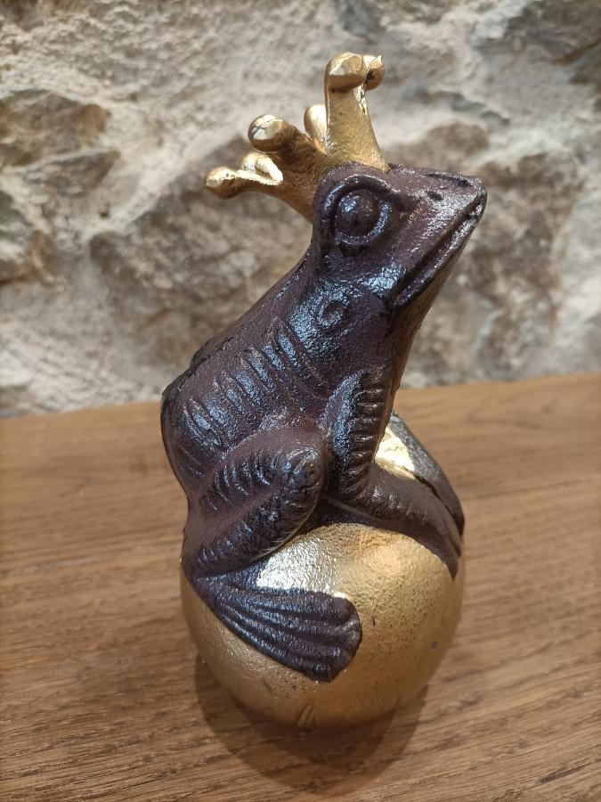 La Grenouille Amoureuse Menat Eksteriør bilde